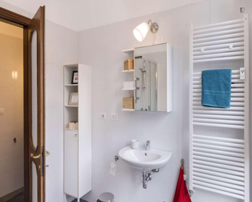 Tasteful single bedroom in the centre of Bologna - Gallery - 7