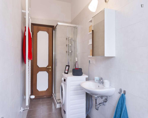 Tasteful single bedroom in the centre of Bologna - Gallery - 12