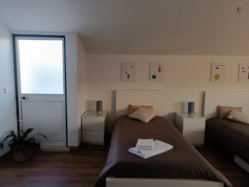 Welcoming Twin Bedroom with Balcony near IPL - Gallery - 17