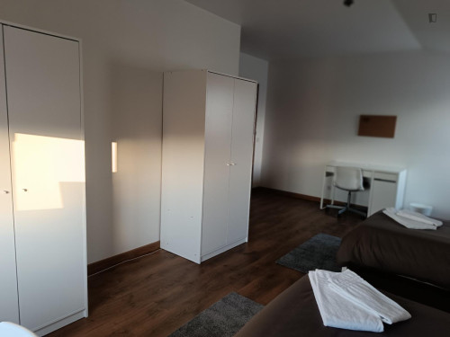 Welcoming Twin Bedroom with Balcony near IPL - Gallery - 14