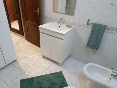 Welcoming Twin Bedroom with Balcony near IPL - Gallery - 8