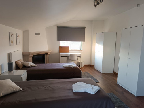 Welcoming Twin Bedroom with Balcony near IPL - Gallery - 16