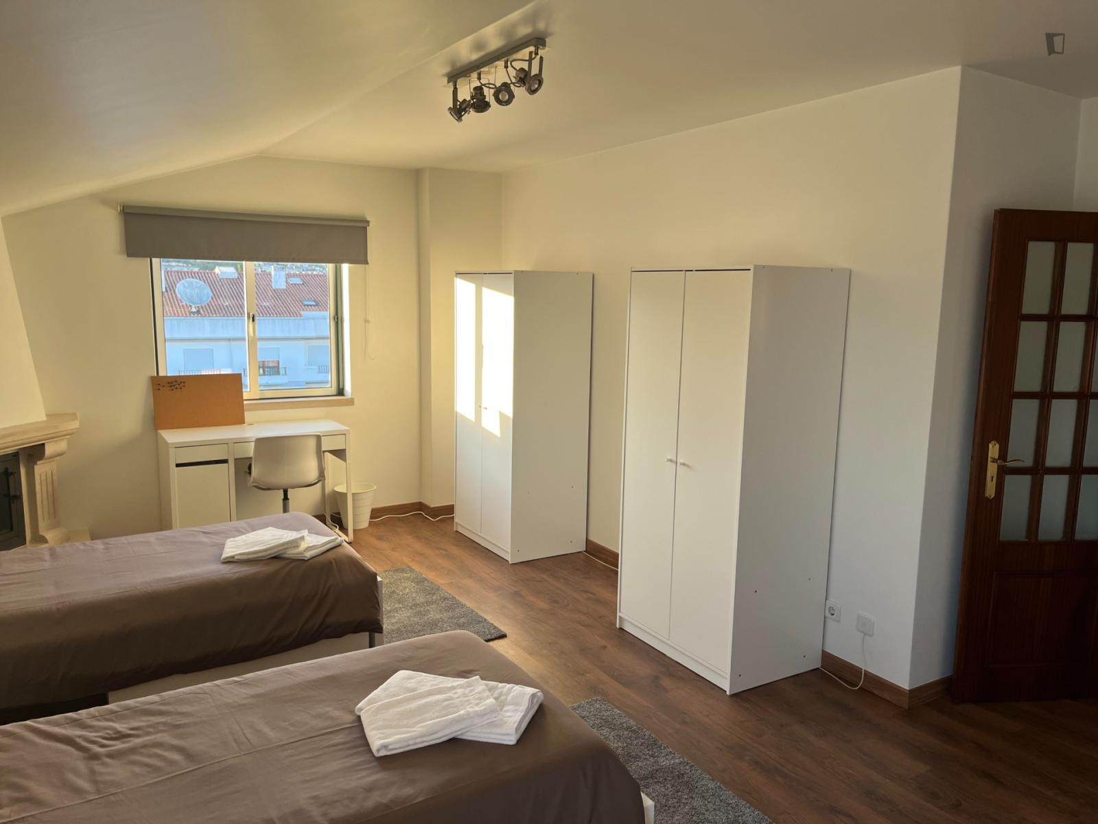Welcoming Twin Bedroom With Balcony Near IPL - 1