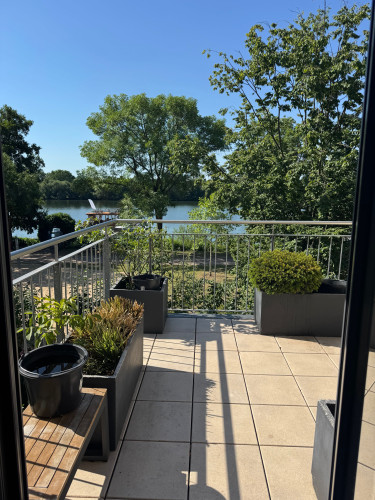 Stylische Wohnung am Main Ufer mit sonniger Terrasse / Stylish Apartment Close River Main with Sunny Terrace
