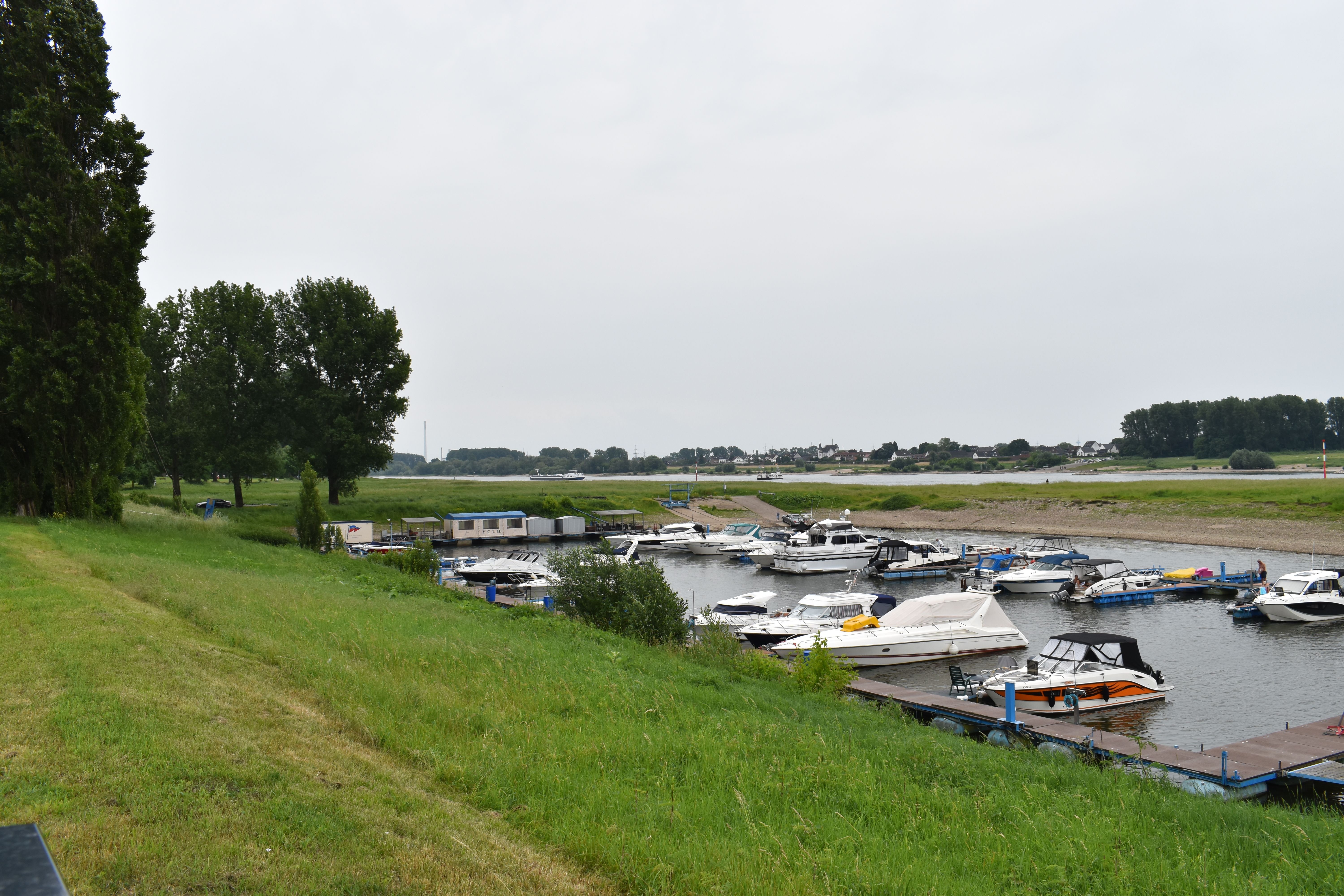 Beautifully Furnished 3 Room Apartment At The Rhein - 1