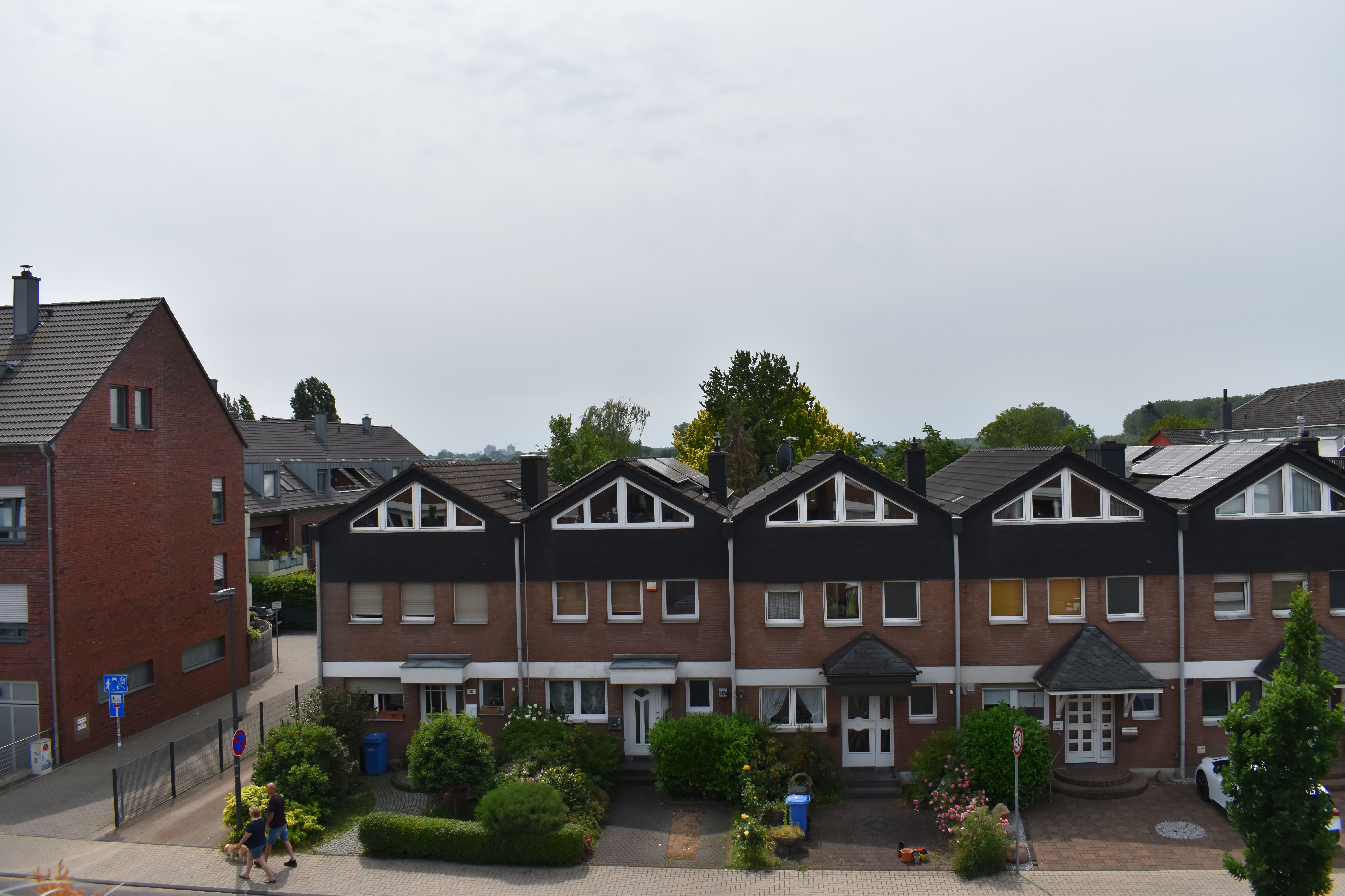 Beautifully Furnished 3 Room Apartment At The Rhein - 15