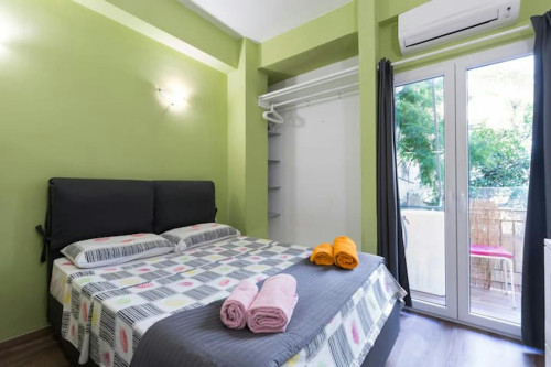 Komninon, Athens