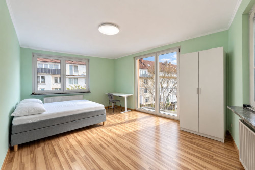 7 Min. to Uni and 5 to Unihospital. Fully furnsihed 3 Bed + big kitchen + balcony