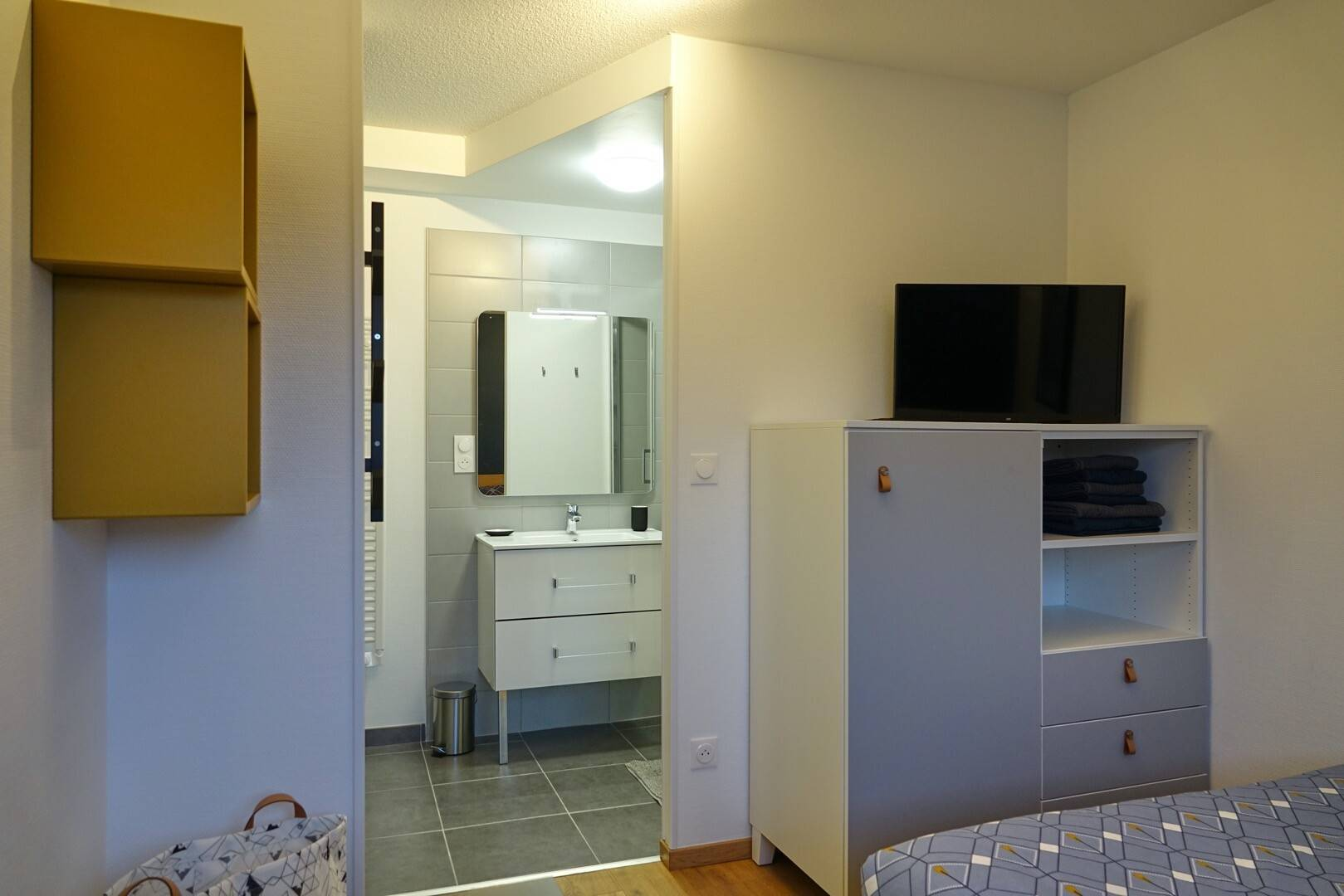 Room 4 - 4