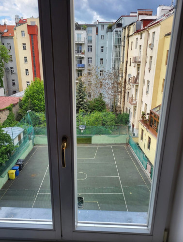 Welcoming 1-bedroom flat near the University of Economics and Business - Gallery - 15