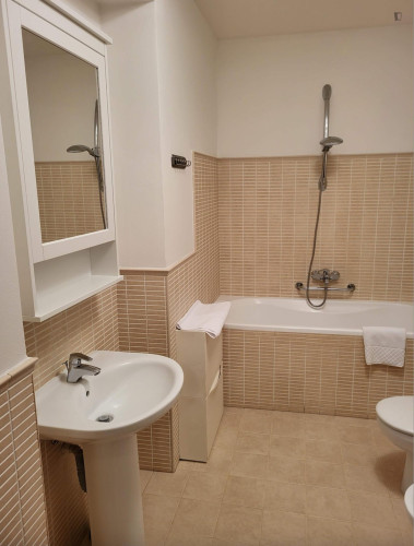 Welcoming 1-bedroom flat near the University of Economics and Business - Gallery - 9
