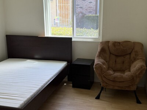 A Bedroom for rent/卧室出租