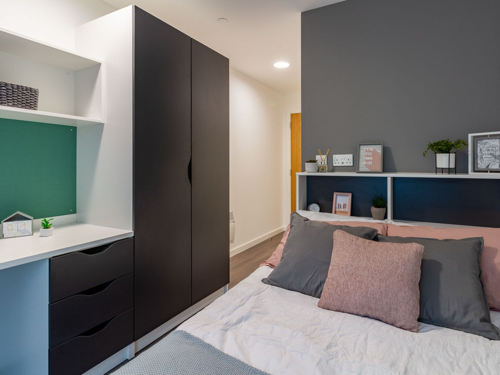 Classic En-Suite - 1