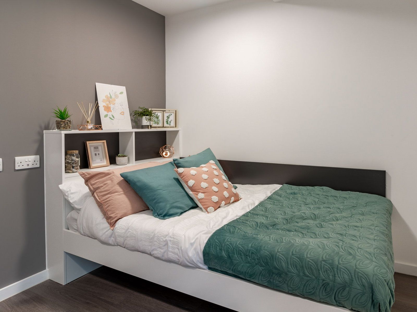 Penthouse En-Suite - 1