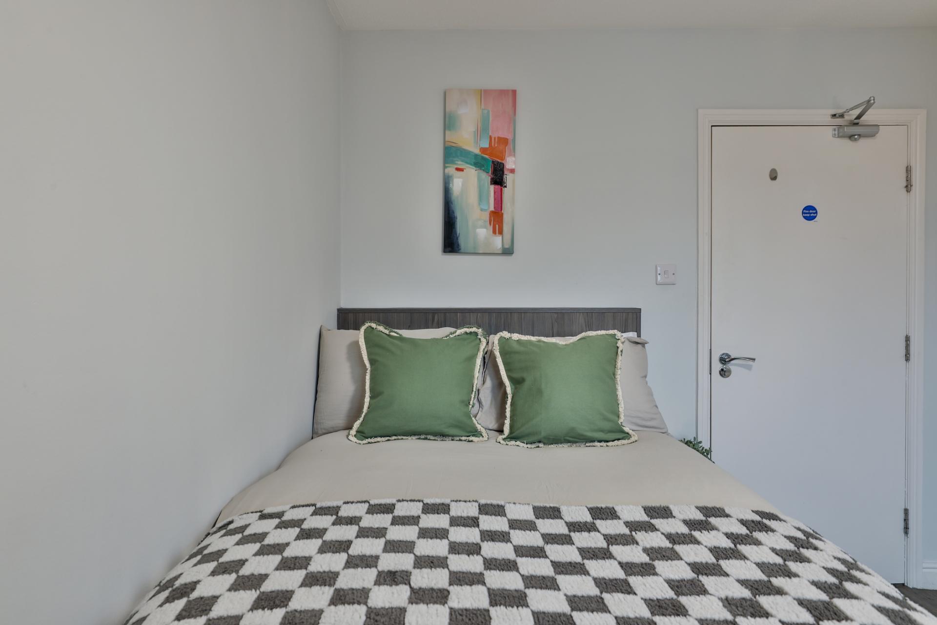 Five Bed Flat - Royal Park - Gallery - 4