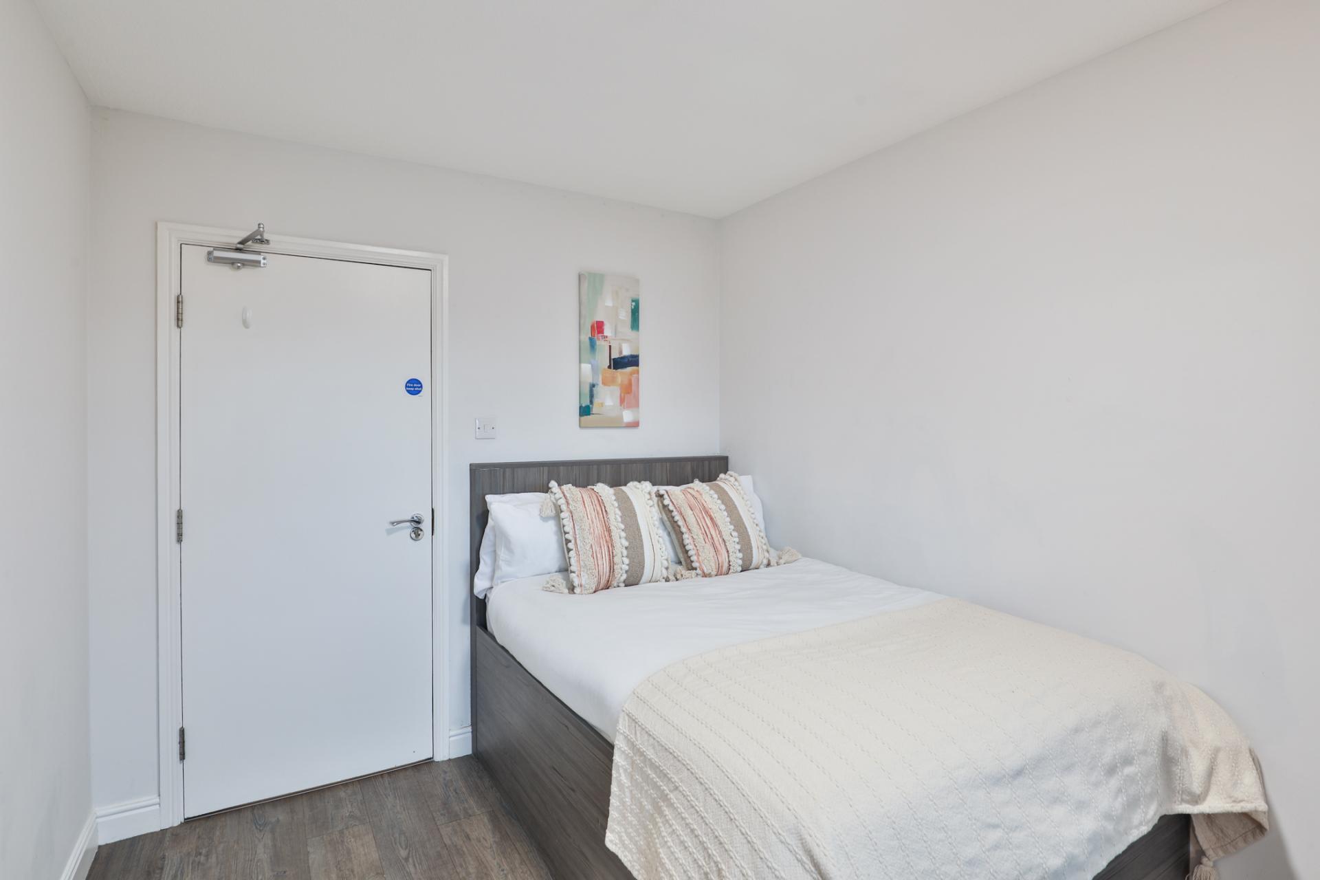 Five Bed Flat - Royal Park - Gallery - 1