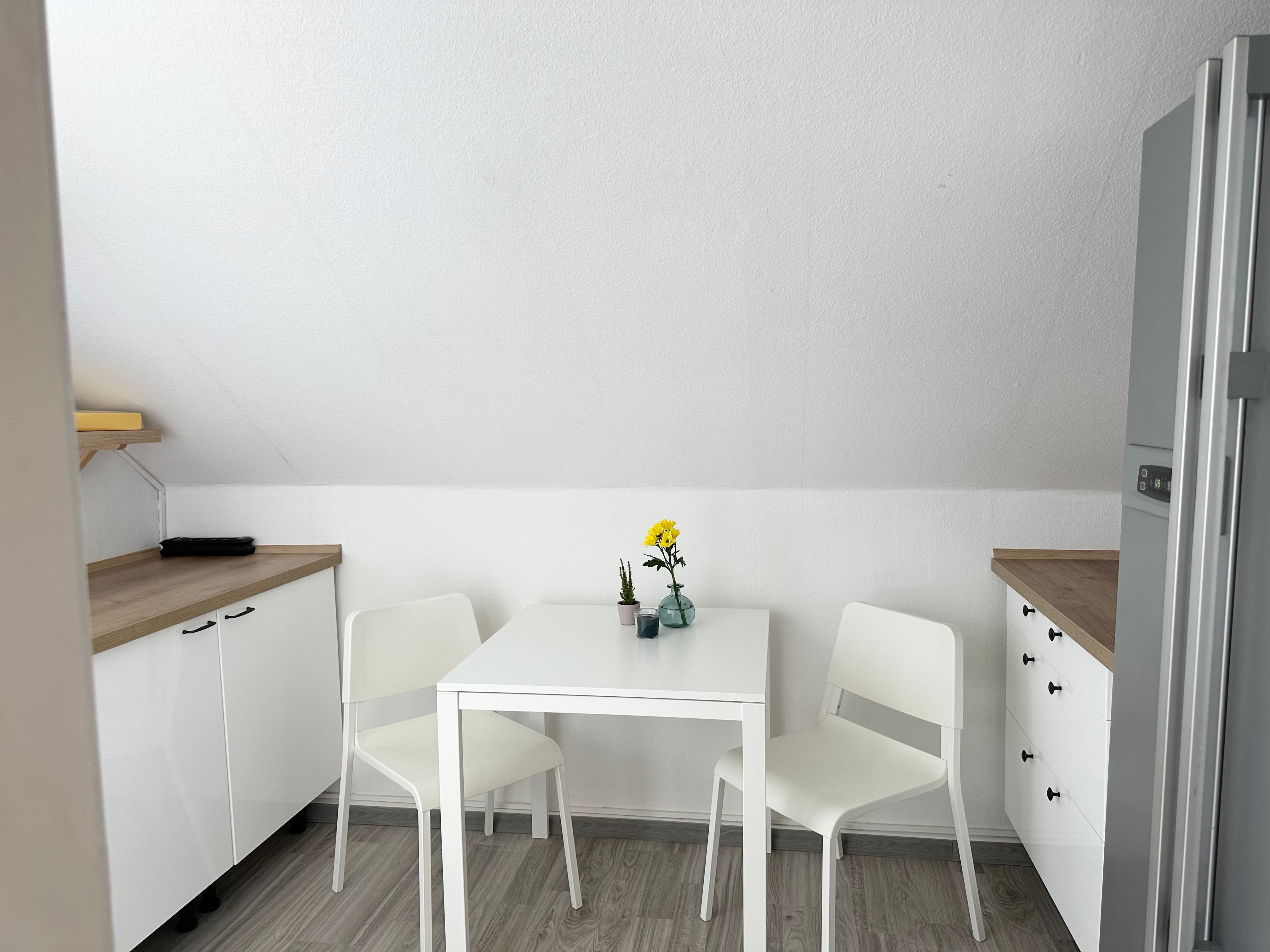 Modern Möblierte 2-Zimmer-Wohnung Mit Parkplatz & WLAN | Wohnen Auf Zeit In Herne - 4
