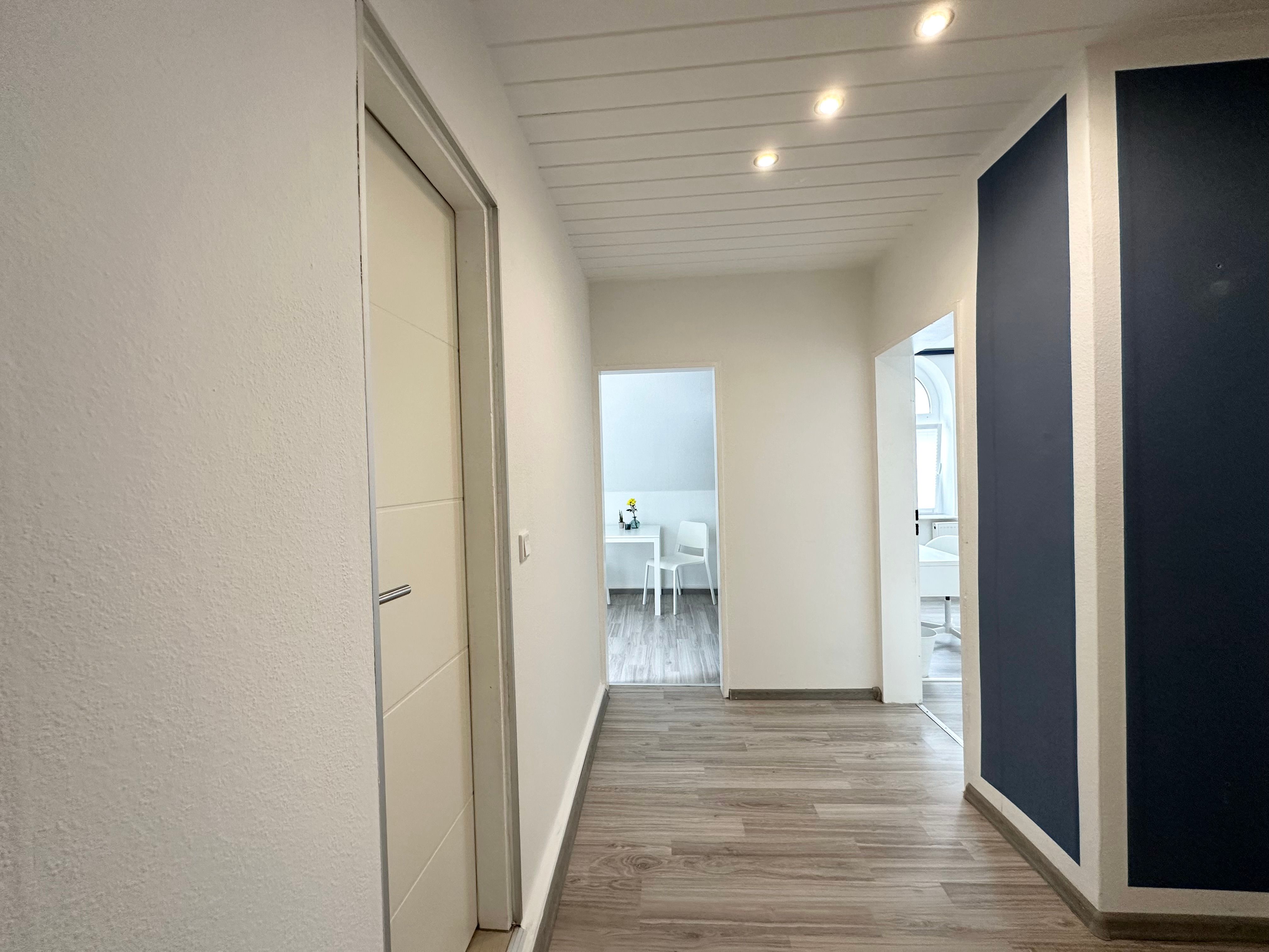 Modern Möblierte 2-Zimmer-Wohnung Mit Parkplatz & WLAN | Wohnen Auf Zeit In Herne - 2