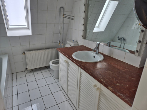 Elegant turnkey penthouse apartment with elevator and bathtub - Gallery - 9
