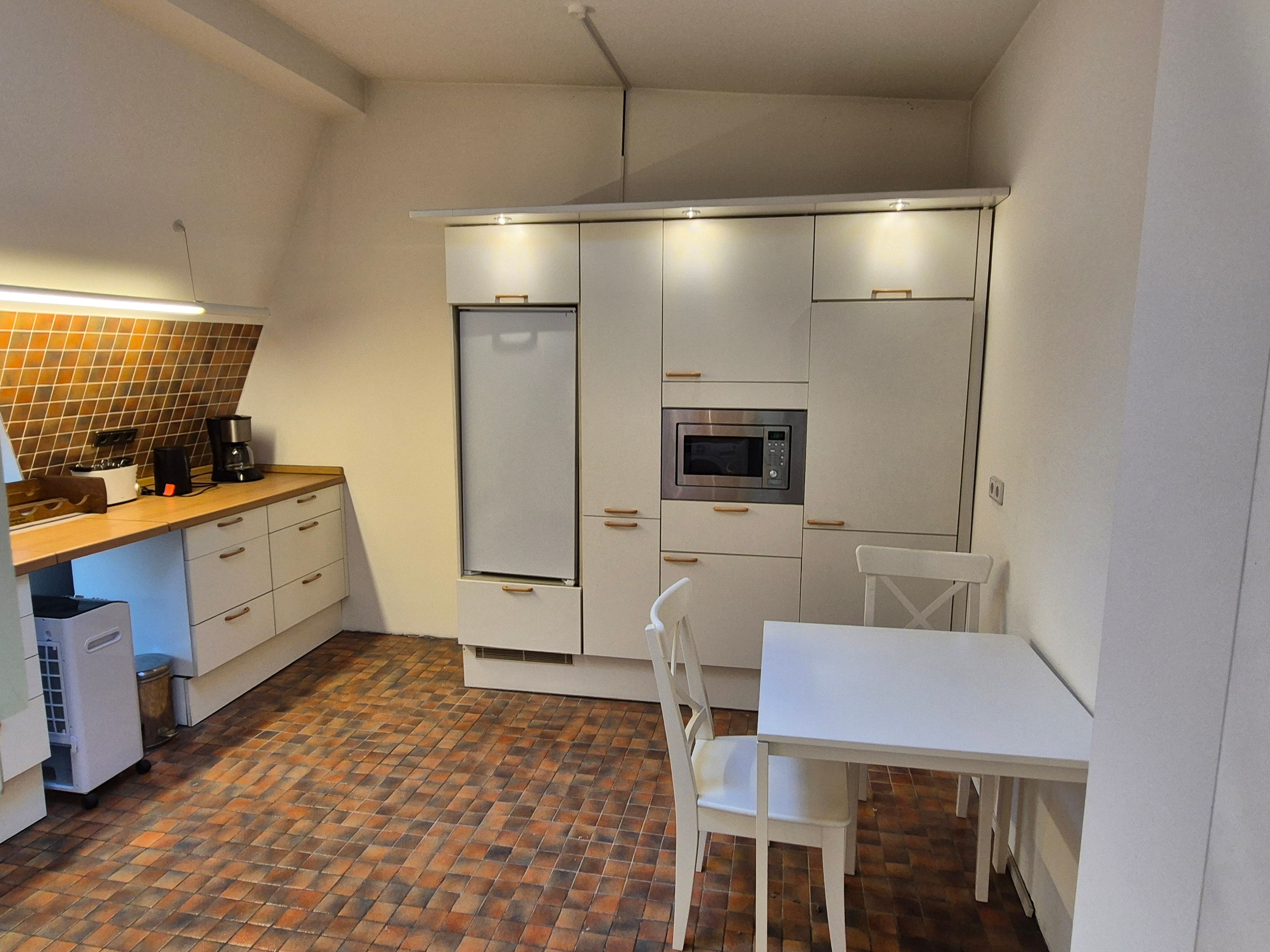 Elegant Turnkey Penthouse Apartment With Elevator And Bathtub - 3
