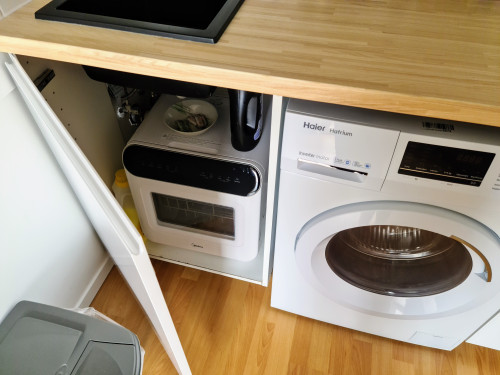 Modern and bright 2 room apartment with a private balcony on the top floor in Munich