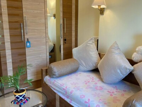 Warm & Welcoming Private Room  - Gallery - 7