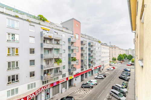 Welcoming 2-bedroom flat near the Dresdner Straße subway station
