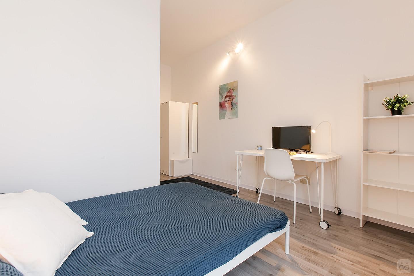 Suite W/ Smart TV - 2