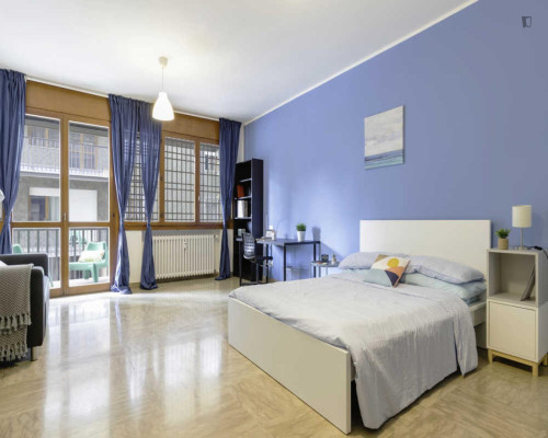 Big single bedroom with a balcony, in Padua