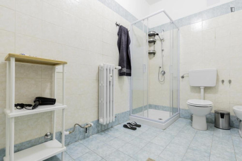 Big single bedroom with a balcony, in Padua - Gallery - 4