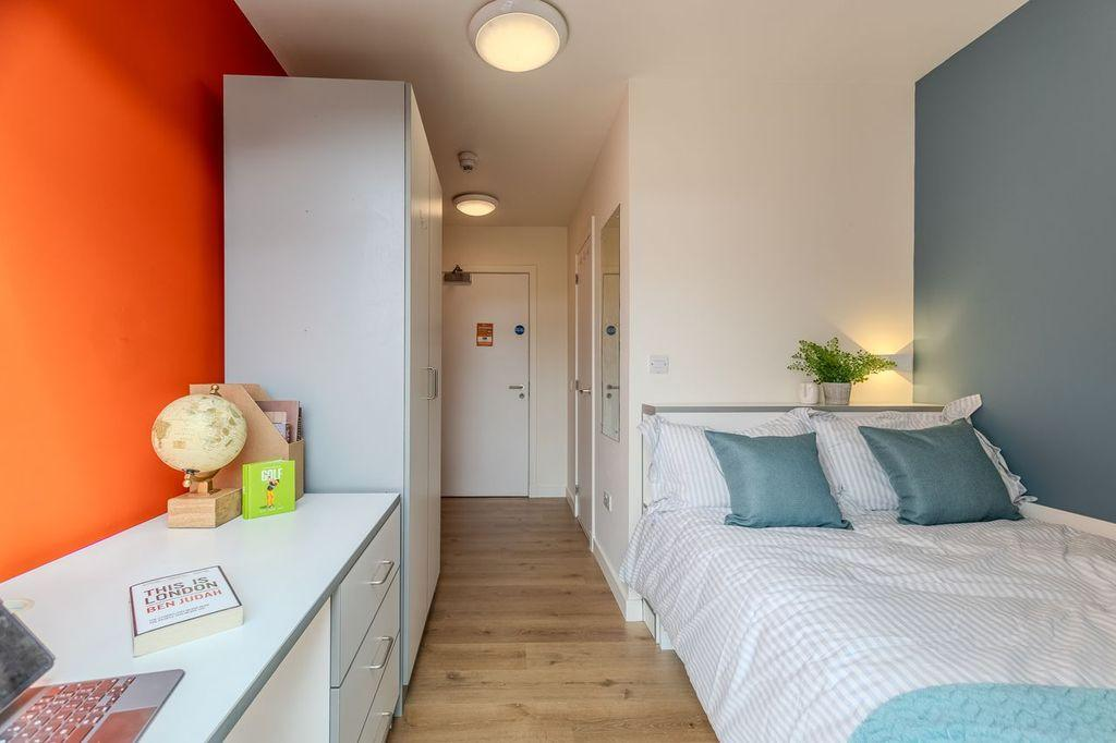 Classic Ensuite With A Sea View - 13
