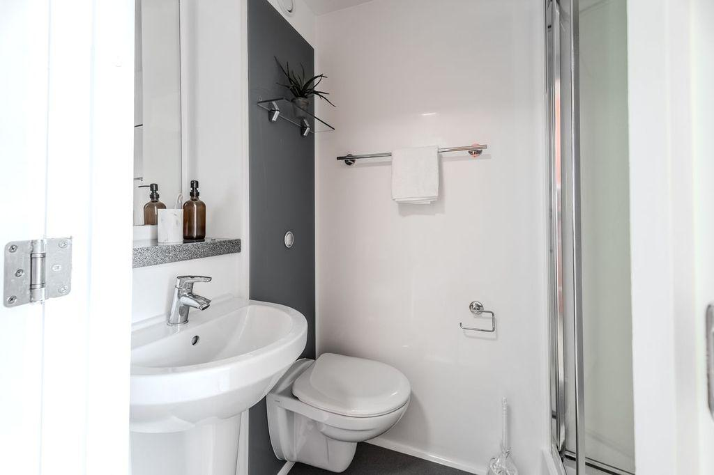 Classic Ensuite - 4