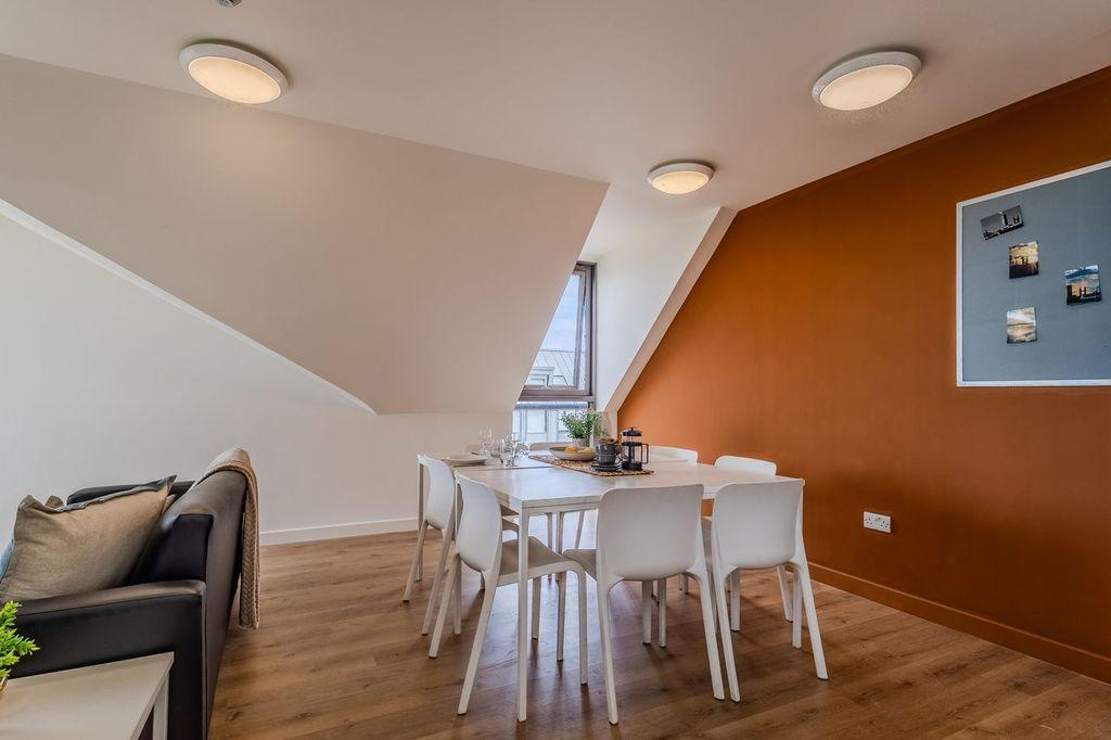 Large Ensuite - 3