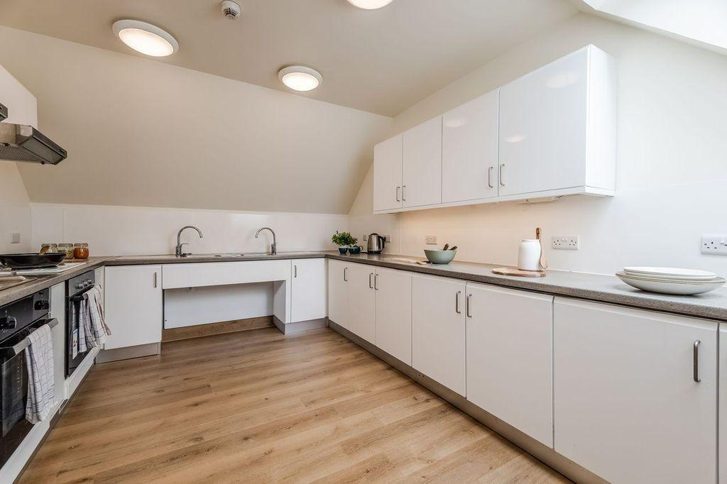 Large Ensuite With A Seaview - 4