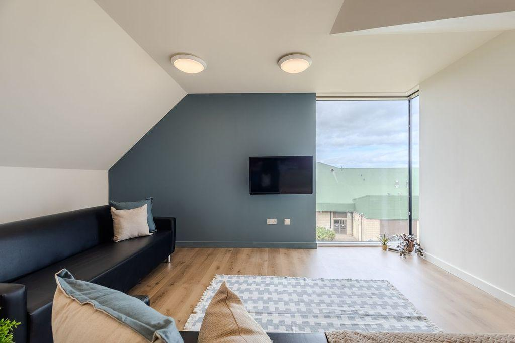 Large Ensuite With A Seaview - 6