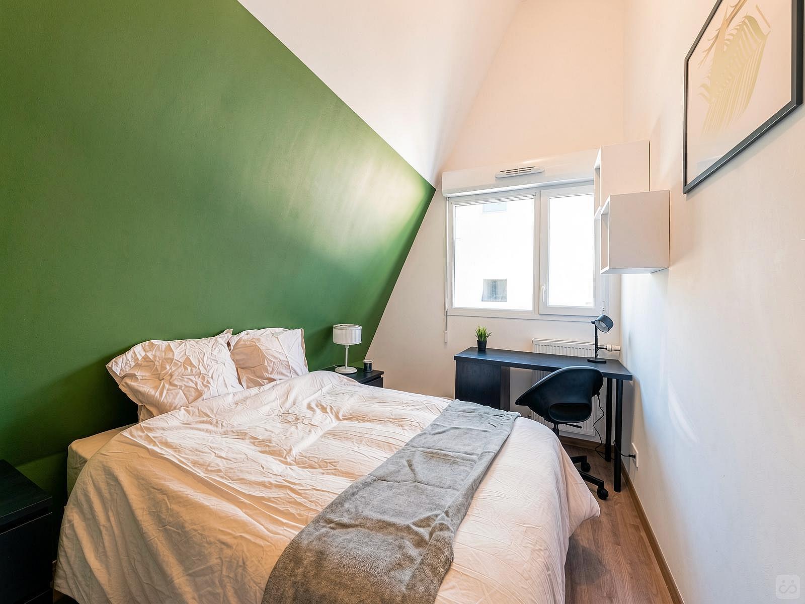 Move Into This 10 M² Room Within Bacalan - BO47 - 9