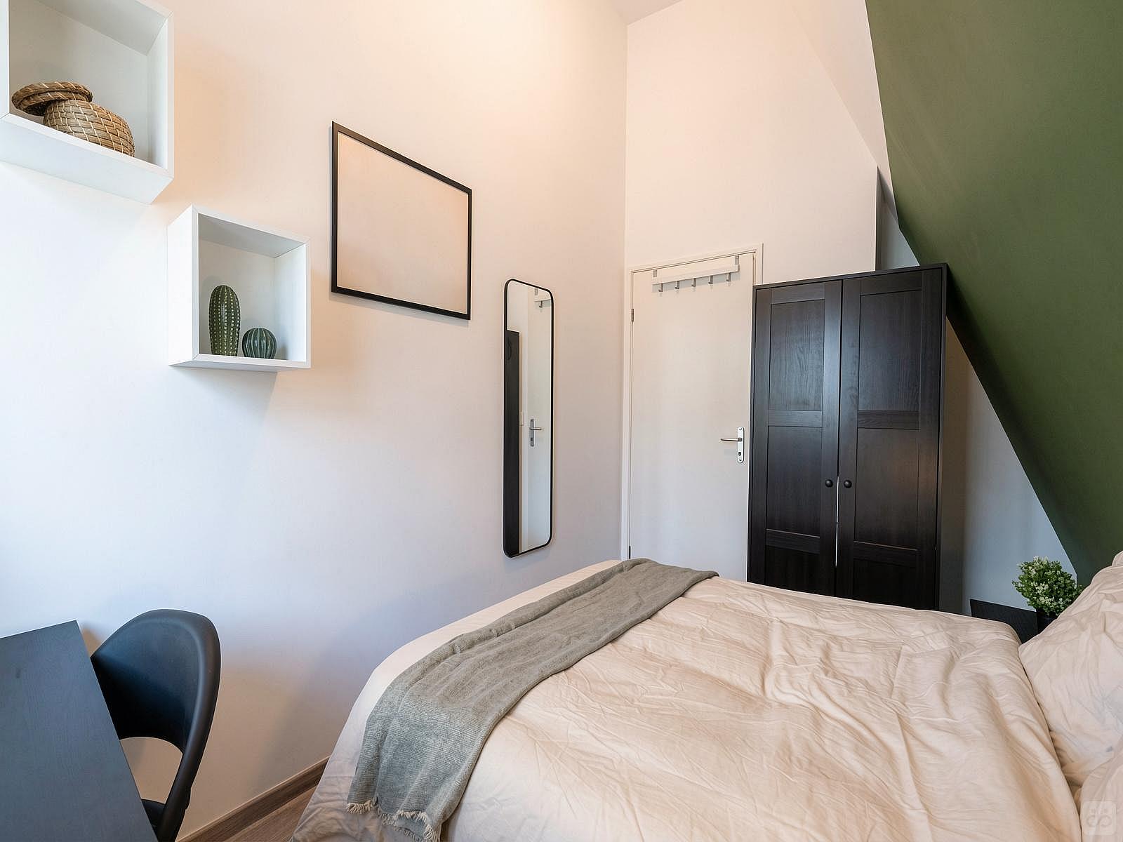 Move Into This 10 M² Room Within Bacalan - BO47 - 1