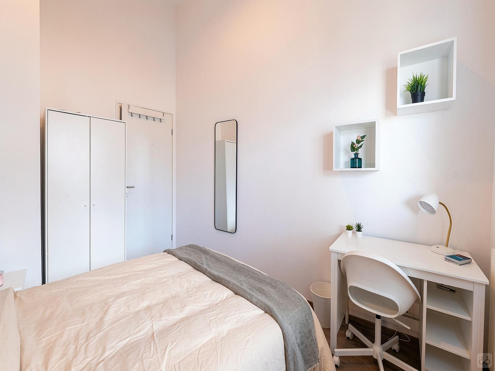 Move Into This 11 M² Room Within Bacalan - BO46 - 1