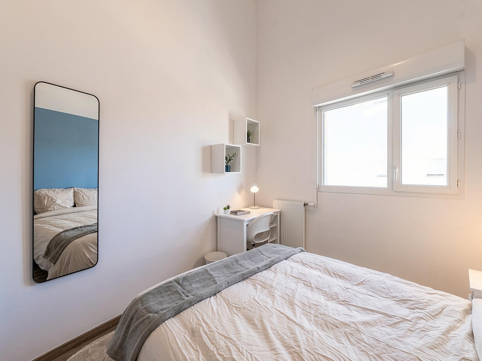 Move Into This 11 M² Room Within Bacalan - BO46 - 3