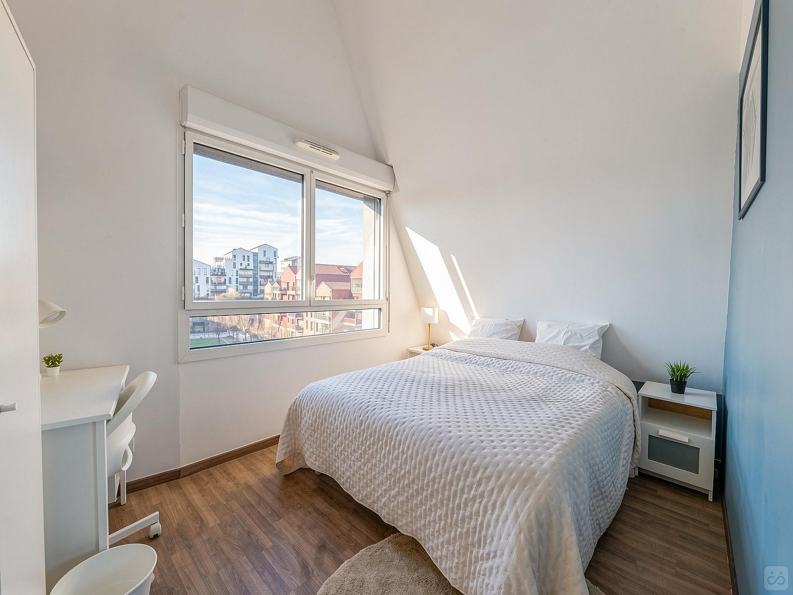 Move Into This 13 M² Room Within Bacalan - BO45 - 7