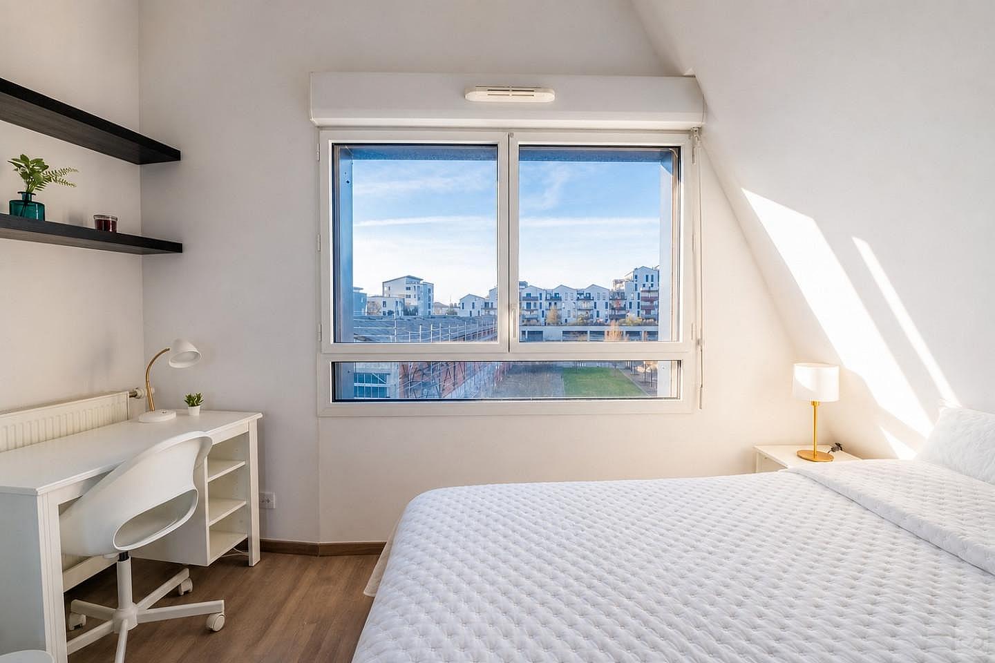 Move Into This 13 M² Room Within Bacalan - BO45 - 9