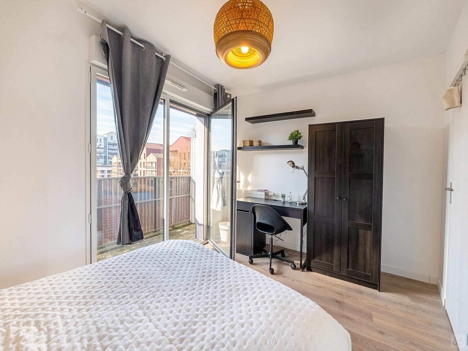 Move Into This 11 M² Room Within Bacalan - BO44 - 4