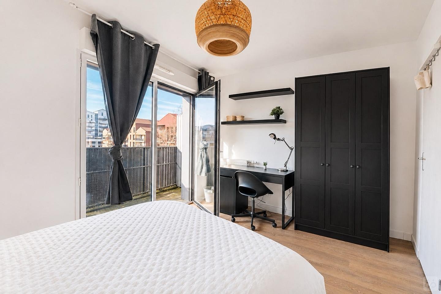 Move Into This 11 M² Room Within Bacalan - BO44 - 9