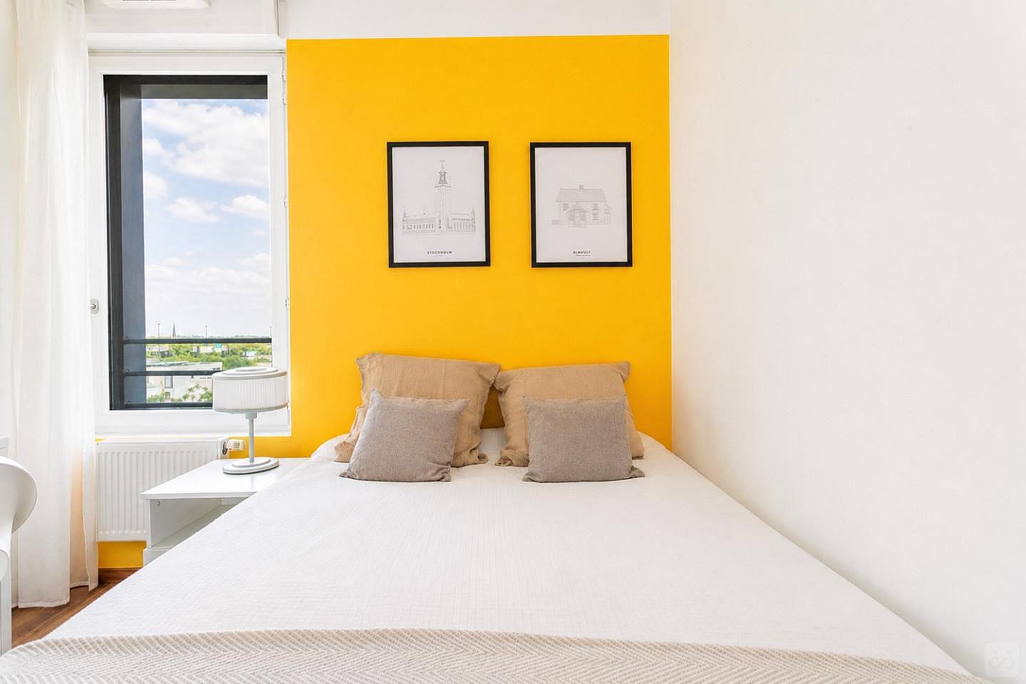 Settle Into This Room With Private Bathroom – LIL17 - 3