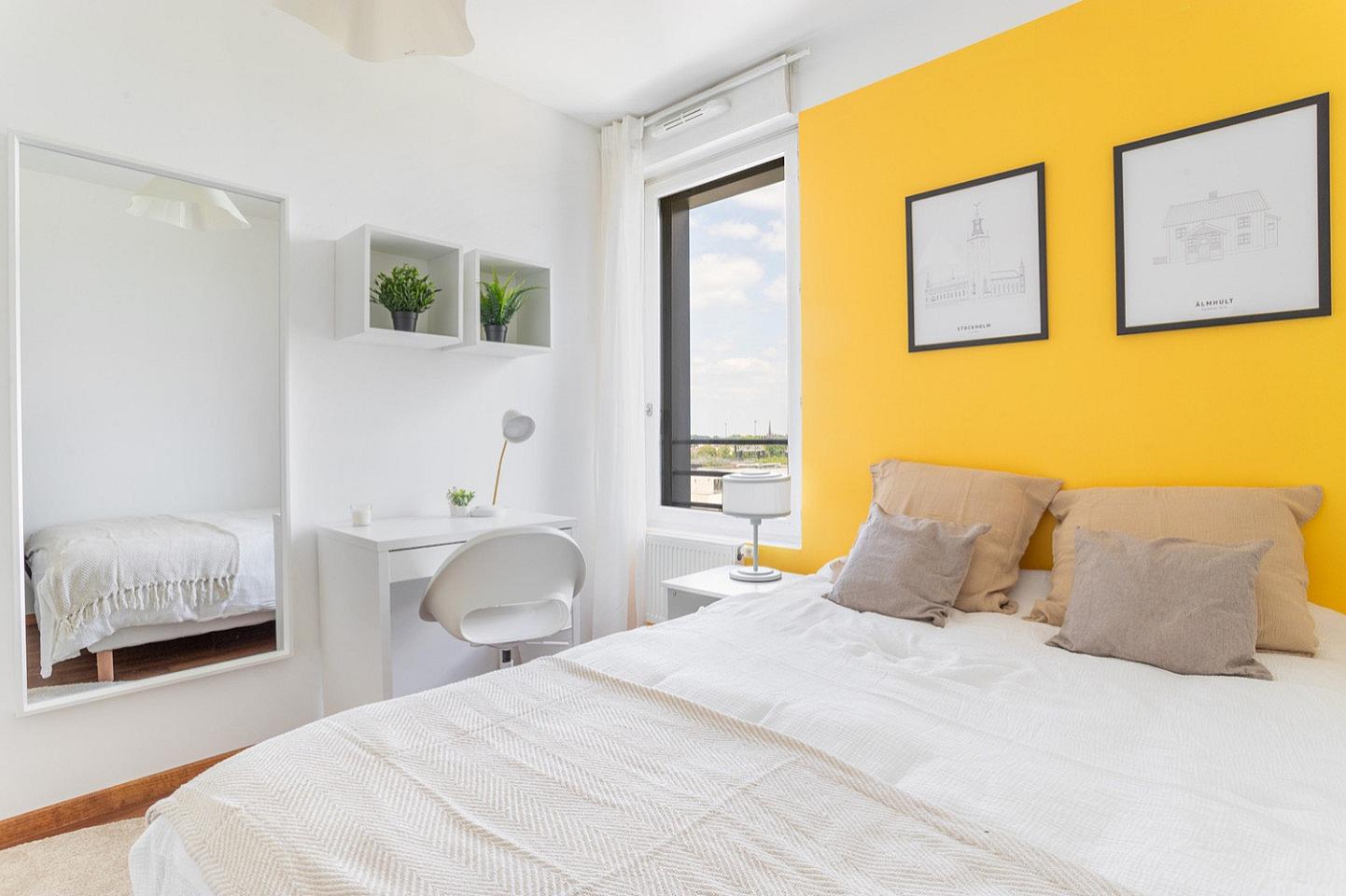 Settle Into This Room With Private Bathroom – LIL17 - 4