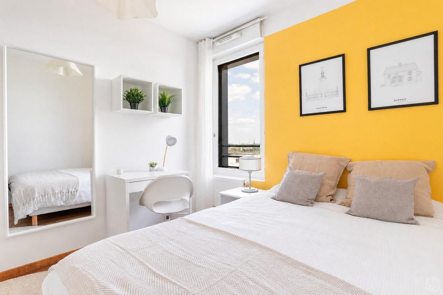 Settle Into This Room With Private Bathroom – LIL17 - 8