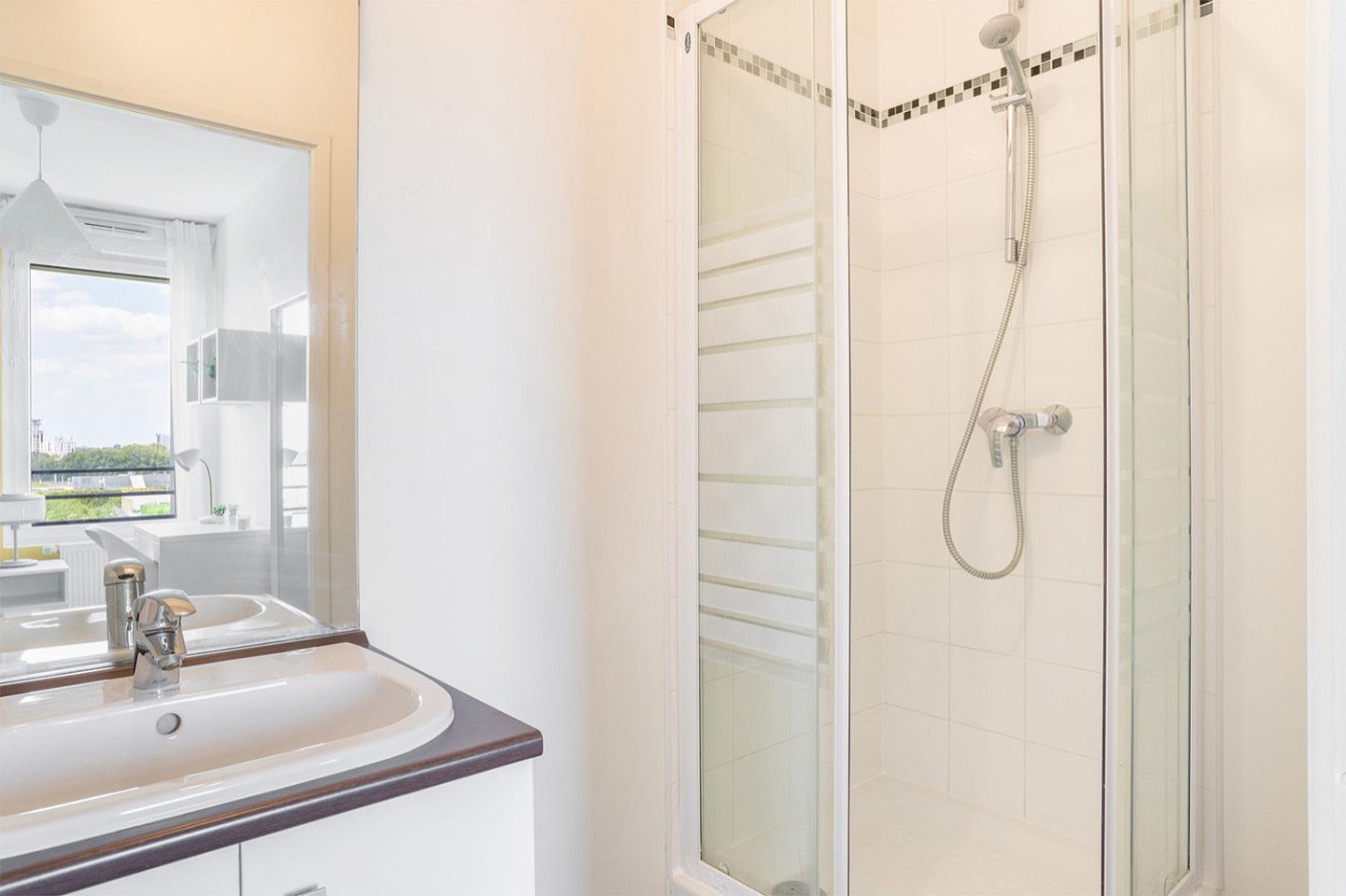 Settle Into This Room With Private Bathroom – LIL17 - 7