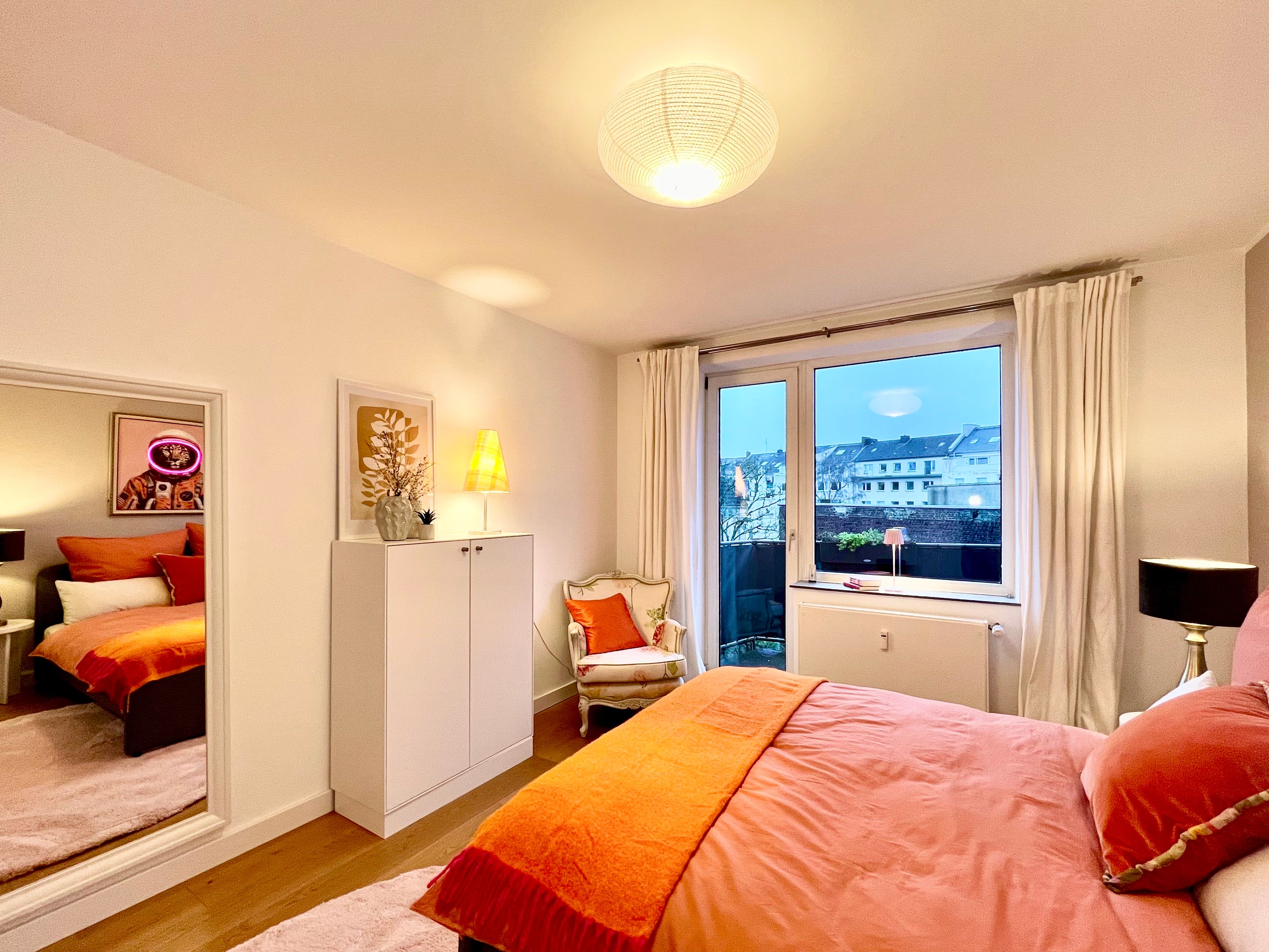 Stylish Designer Apartment With A Balcony And Panoramic Views In The Popular, Trendy Düsseldorf-Flin - 3