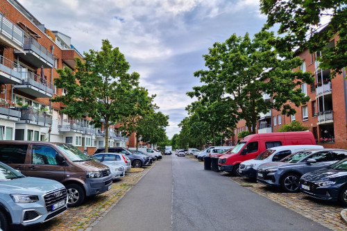 Modern & Fully Furnished Apartment with Balcony in Cologne-Mülheim