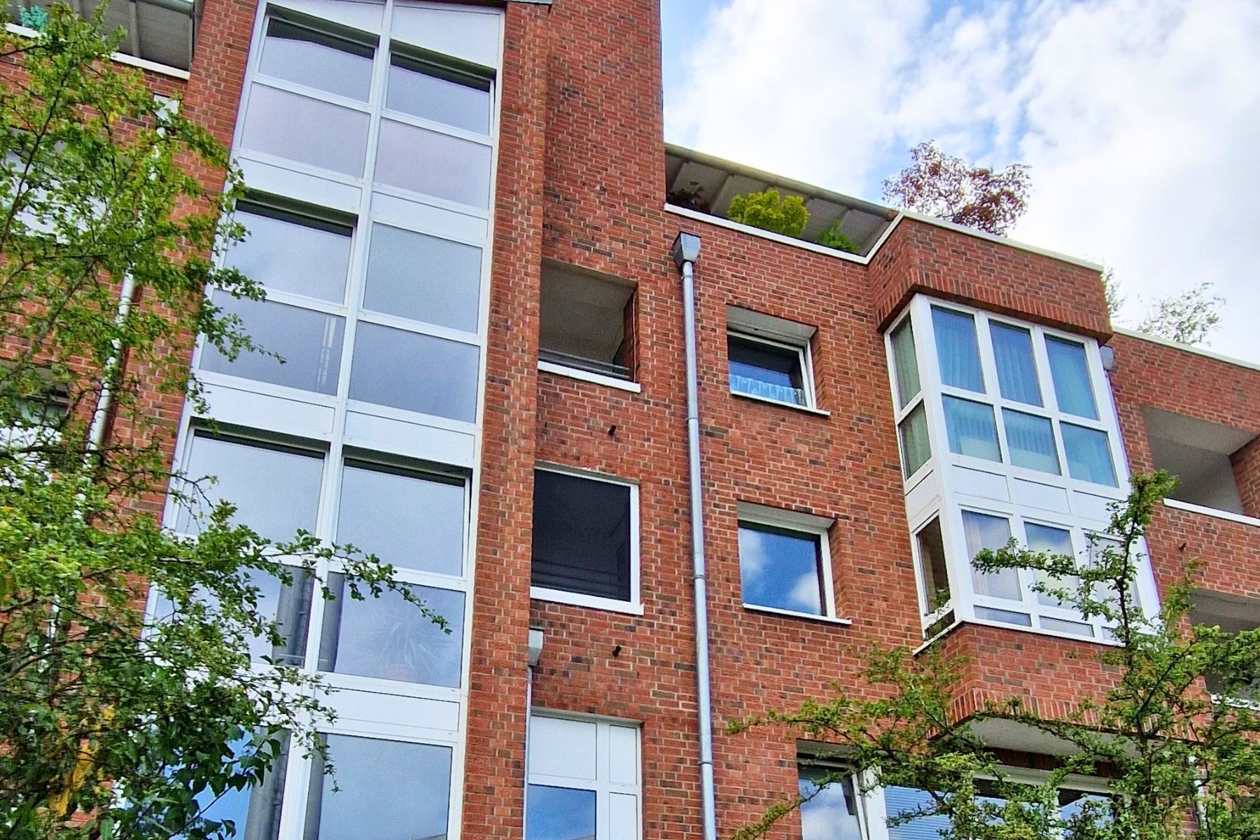 Modern & Fully Furnished Apartment With Balcony In Cologne-Mülheim - 13